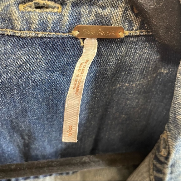 Free people distressed denim jean jacket womens small grunge soft sleeves - Picture 11 of 11